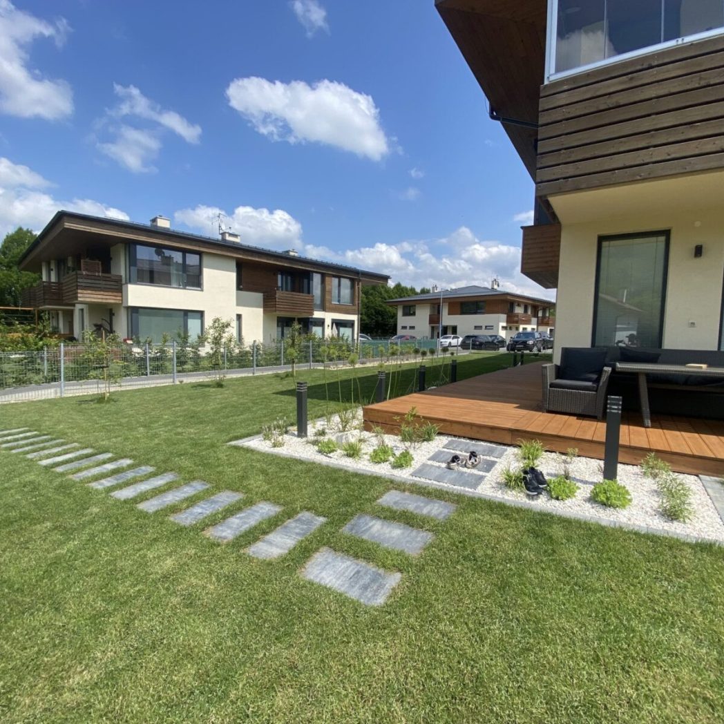 ścieżka w ogrodzie