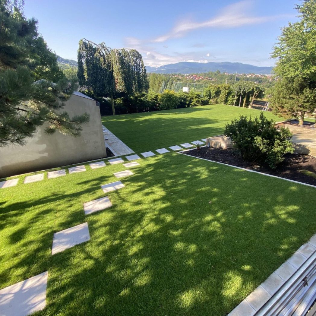 gotowy trawnik z rolki